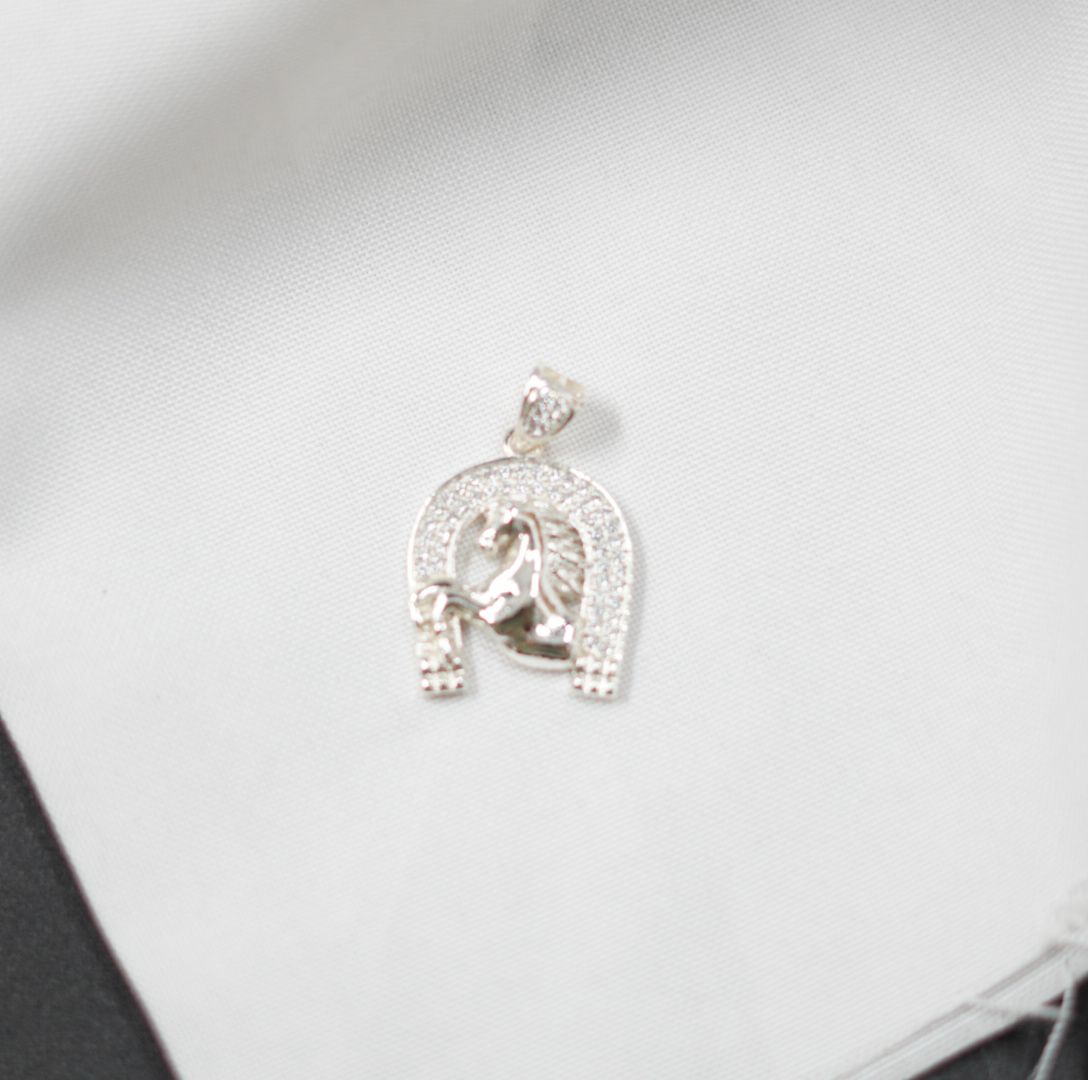 Miniatura 3 de DIJE CABALLO PLATEADO PIEDRAS BLANCAS